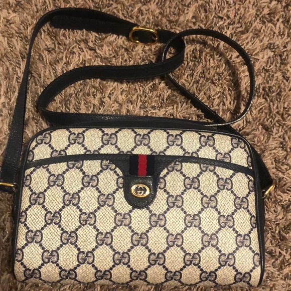 Gucci Handbags - Gucci vtg crossbody bag